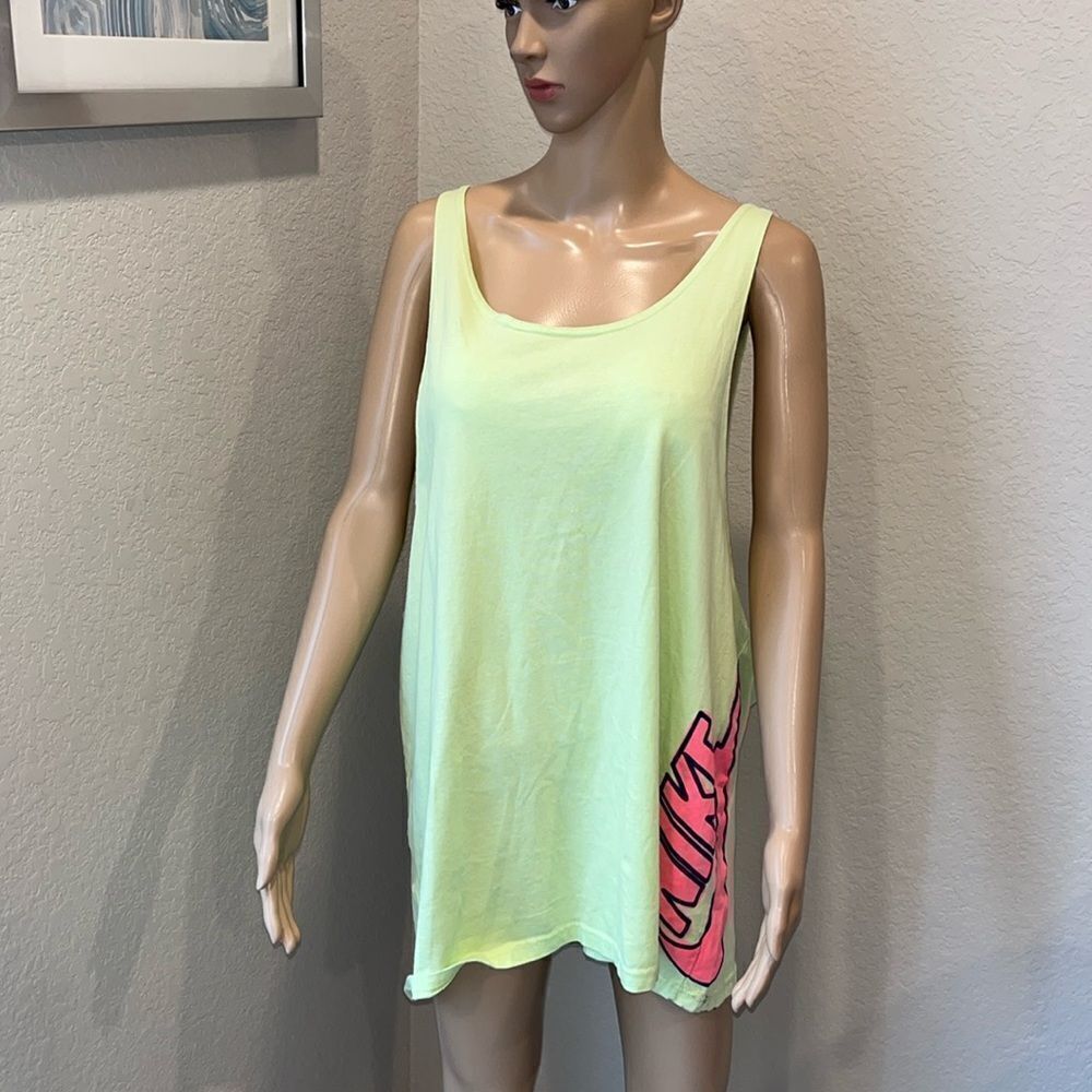 Nike logo top